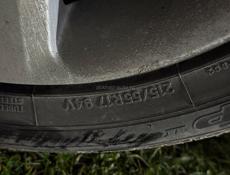 Продам 2 покрышки 215/55 17 Toyo 