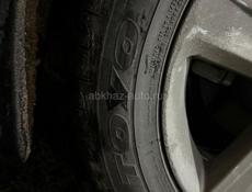 Продам 2 покрышки 215/55 17 Toyo 