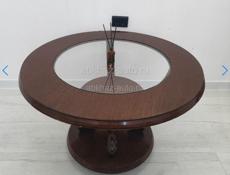 Журнальный стол!В достойном состоянии.Самовывоз.