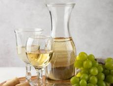 Продам  белое хорошее вино 80р литр срочно