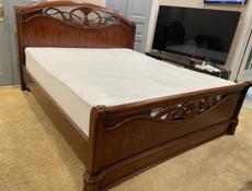 Кровать двуспальная с двумя матрасами 