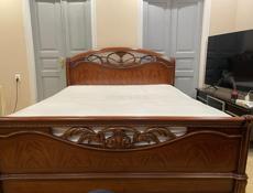 Кровать двуспальная с двумя матрасами 