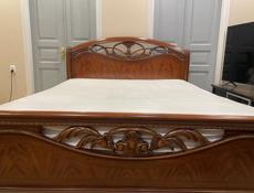 Кровать двуспальная с двумя матрасами 