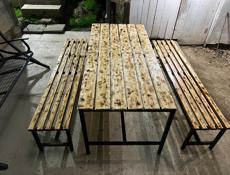 Стол и две лавочки