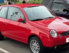 Volkswagen лупа машина была на полном ходу