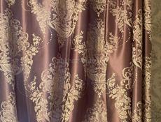 Шторы  2 штуки из плотной ткани с прихватами в отличном состоянии 