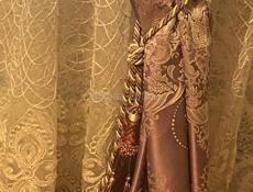 Шторы  2 штуки из плотной ткани с прихватами в отличном состоянии 