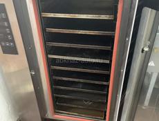 Конвекционная печь с вместительностью до 10 противней 