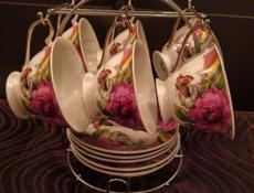 Чайный сервиз с красивым рисунком