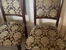 Стулья  - 4 штуки  натуральное дерево с обивкой 