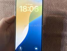 Продаю айфон 12 АКБ 100 не вскрывался задняя крышка разбитая на работу не влияет 