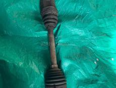 Пepeдний лeвый привод Мазда 3 ВК 2004-2010 1,6l AКПП