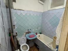 Срочно продается 3х комнатная квартира рядом с рынком Ардзынба 150. 2 этаж .