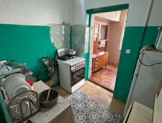 Срочно продается 3х комнатная квартира рядом с рынком Ардзынба 150. 2 этаж .