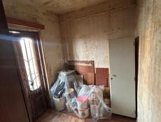 Срочно продается 3х комнатная квартира рядом с рынком Ардзынба 150. 2 этаж .