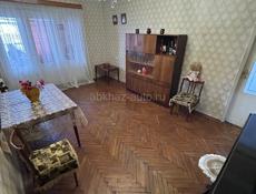 Срочно продается 3х комнатная квартира рядом с рынком Ардзынба 150. 2 этаж .