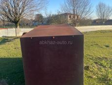 Продаю бак примерно 8 10 тон 