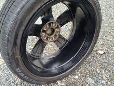 R18 , 245/40 диски идеальные с датчиками шин , остаток шин 90% (23год), Цена 65 тыс руб