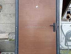 Дверь железная с замком