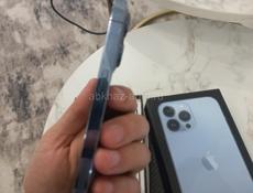 В продаже Айфон 13 про Макс память 128 гб родная батарея 78% держит отлично телефон в безупречном состояние все работает не одной царапины чехол бронипленка в падарок