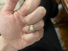 продаю золотое бриллиантовое кольцо 