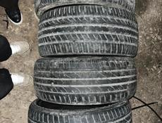 Продаю 4 шыны цена 7 т торг размер  20.245/30 И 225/30