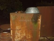 Два бака для воды и солярки