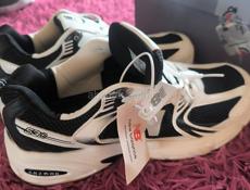 Продам новые кроссовки