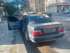 Mercedes-Benz 200-Series