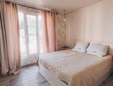 Двухкомнатные апартаменты в центре Пицунды 