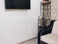 Двухкомнатные апартаменты в центре Пицунды 