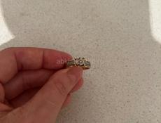 Продается золотое кольцо 585