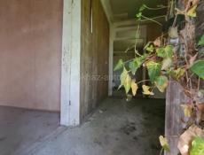 Участок с ветхим строением