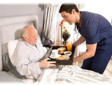 Сиделка для пожилого мужчины 