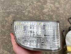 подфарники на toyota crown s180