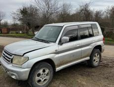 Мицубиси Паджеро io 2.0