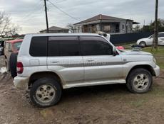 Мицубиси Паджеро io 2.0