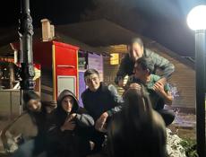 Айфон 11 в оригинале всё работает отлично без проблем, цена 10.000 тысяч 