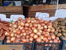 Требуется продавец на рыноа. Продажа овощей и фруктов