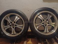 Продаю 2 накачаныз колеса диски не вареные  ровные  может кому на прицеп надо диски японские 