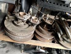 Опорники и амортизаторы от фуги 3.5