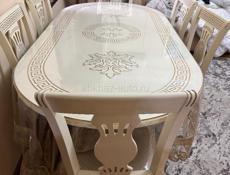 Продаю стол и 8 стульев 