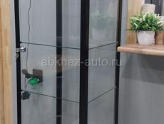 Продаётся стеклянная витрина ,под косметику ,духи и т д