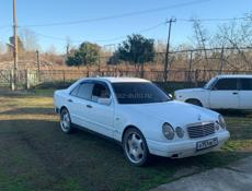 Mercedes-Benz 200-Series