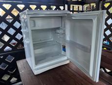 Холодильник с небольшой морозилкой