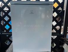 Холодильник с небольшой морозилкой