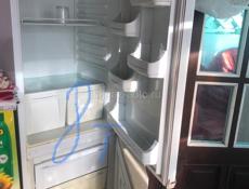 Продам холодильники и телевизор 