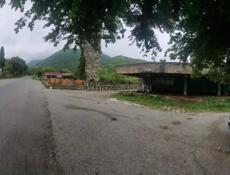 По трассе на Рицу продается 7 соток и здание 300кв/м