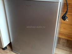 Продаётся мини-холодильник с морозилкой.