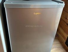 Продаётся мини-холодильник с морозилкой.